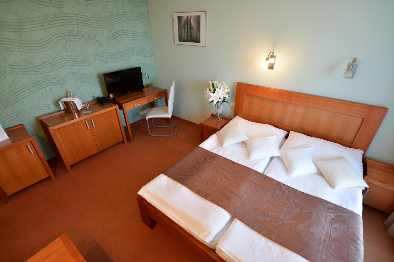 Hotel Villa Romantica Kolín Buitenkant foto